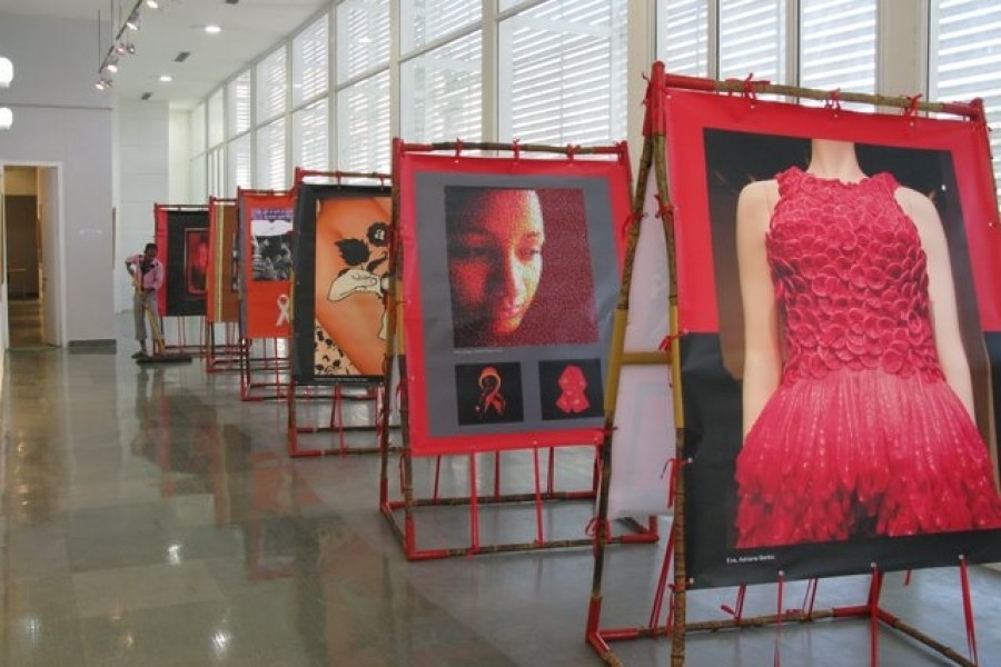 Bamboo-and-metal indoor ArtMoves display at Jamia Millia Islamia University