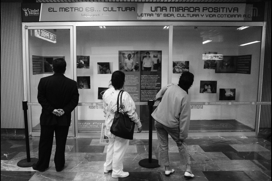 Viewers of Through Positive Eyes Mexico Metro Exhibition